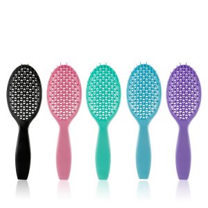 Щетка массажная пластиковая цветная